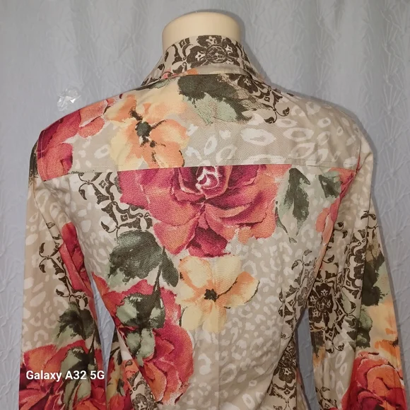 Chico's Women Shirt Size 0 Beige Floral Button Down Shirt - Picture 10 of 15